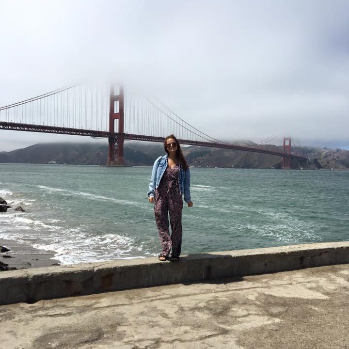 life history: niki in front of the golden gate bridge